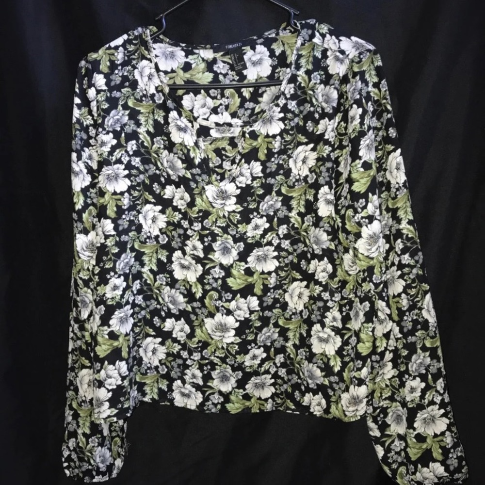 Forever 21 keyhole floral top